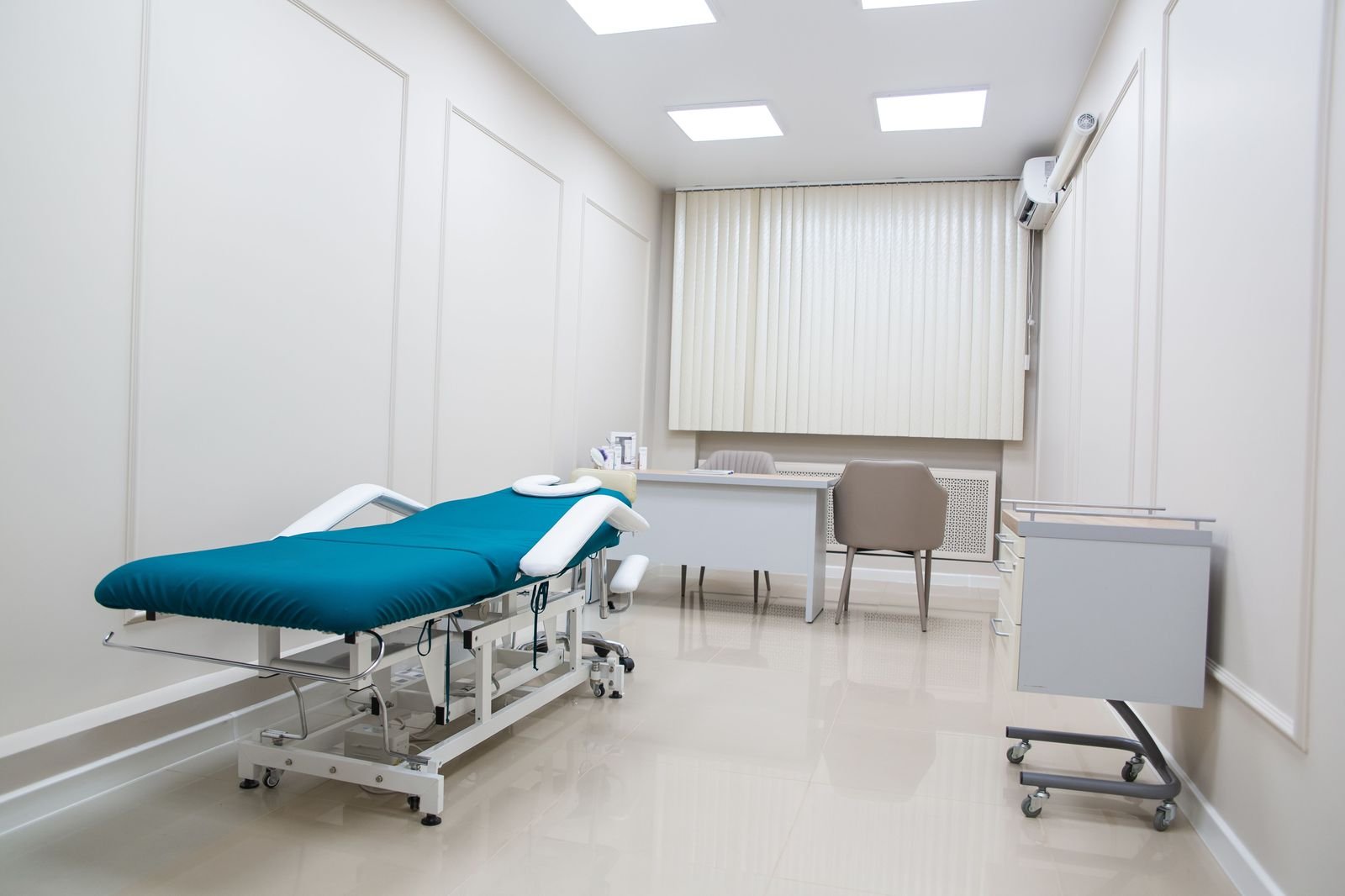 Modern hospital treatment room